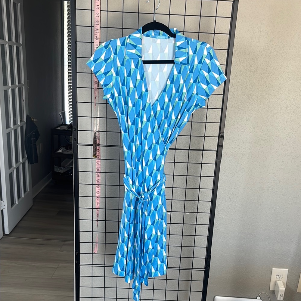 J. McLaughlin Blue and White Patterned Midi Dress